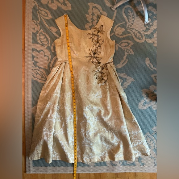 Gorgeous gold vintage dress with sequined floral accents and bows - Picture 6 of 13